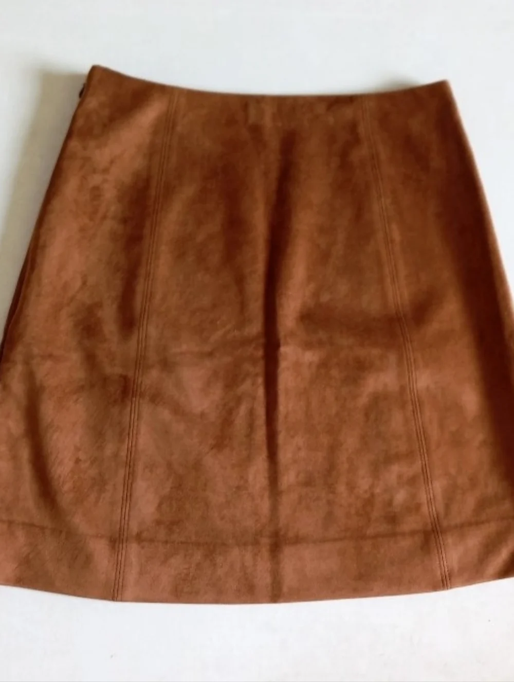 Aritzia Babaton soft faux suede A-line skirt in warm chestnut brown - Picture 5 of 6